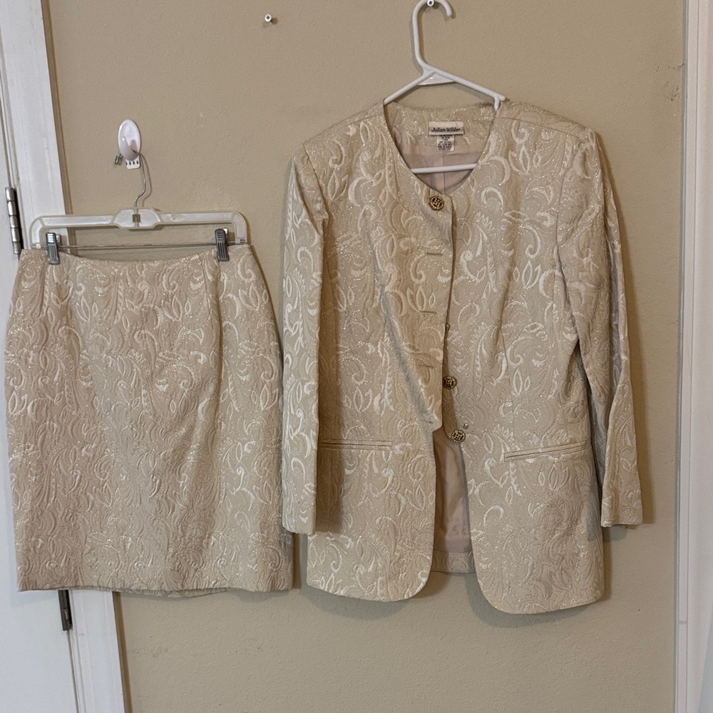 Elegant Cream Skirt Suit Set - Picture 2 of 8